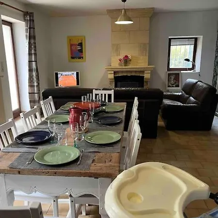 Charmante Maison Renovee Centre 度假居 *